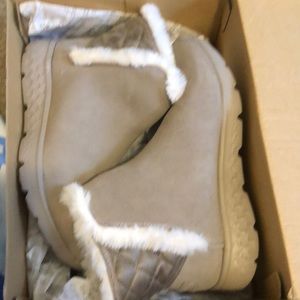 Skechers boots NEW